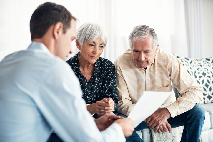 Senior couple speaking to an insurance expert about which plan they should choose